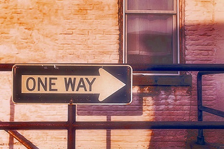 one way, senso unico, strada, freccia, cartello